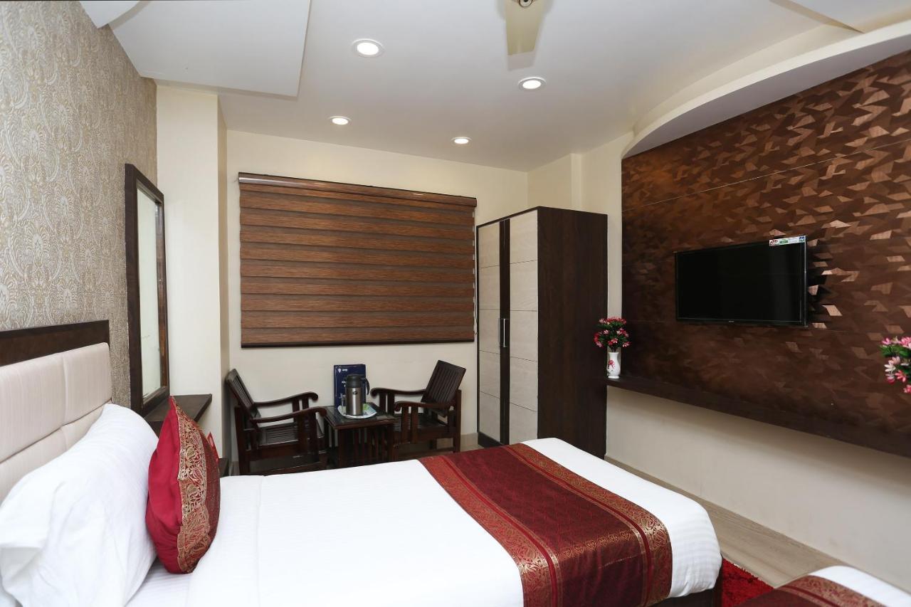 Oyo 10338 Hotel Aadesh Palace Varanasi Exterior photo