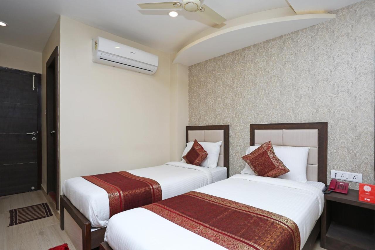 Oyo 10338 Hotel Aadesh Palace Varanasi Exterior photo