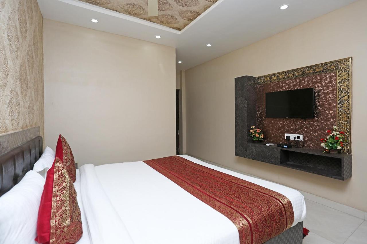 Oyo 10338 Hotel Aadesh Palace Varanasi Exterior photo