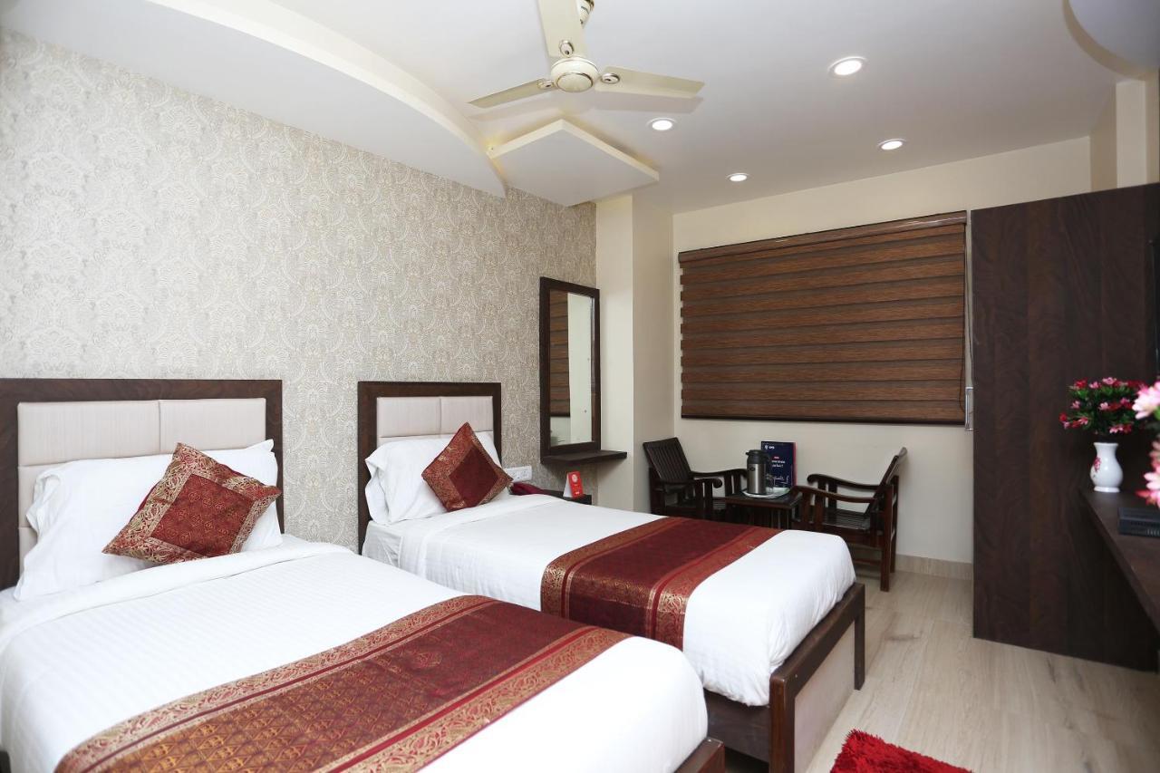 Oyo 10338 Hotel Aadesh Palace Varanasi Exterior photo